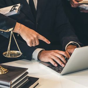 FTX Lawyers in Huge Profit as Exchange Scraps Reboot Plans