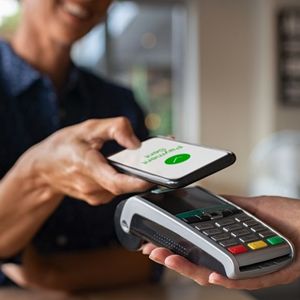 Coinbase Enables Apple Pay for Crypto Purchases in the UK