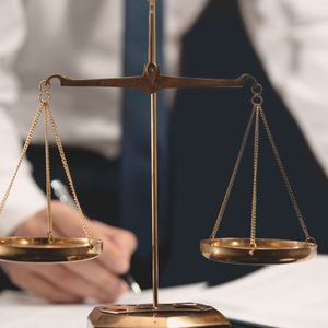 Coinbase Seeks Court Review in SEC Lawsuit