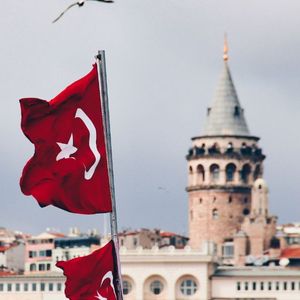 Exchanges Like Coinbase and KuCoin Race for License in Turkey