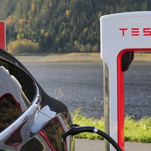 Tesla Holds onto $780M in Bitcoin After Moving Funds to New Wallets: Arkham