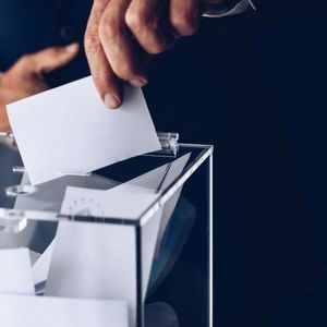 Solana Co-Founder Calls for Issue-Based Voting in 2024 U.S. Election