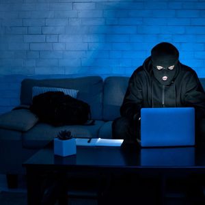 Phantom Wallet Users Targeted by Sophisticated Phishing Scam