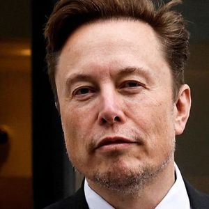 Elon Musk’s “Harry Bōlz” Name Change Fuels Memecoin Rally