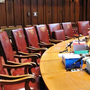 Senate Crypto Hearing Sees Low Attendance, Partisan Tensions Over Market Structure Bill