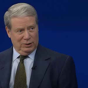Billionaire Stanley Druckenmiller Shorts Dollar, Here's Why It's Beneficial For Crypto