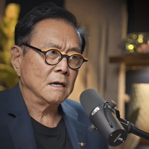 "Rich Dad Poor Dad" Declares End of Fiat Money, Predicts Crypto Future