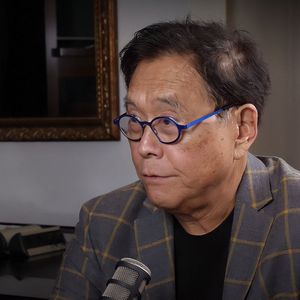 "Rich Dad Poor Dad" Author Urges Investors to Opt for Bitcoin