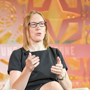 “Crypto Mom” Peirce Defends Ripple Ally