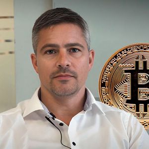 Top Trader Henrik Zeberg Sees Bitcoin (BTC) at $42,000, Shares Top Altcoins Right Now