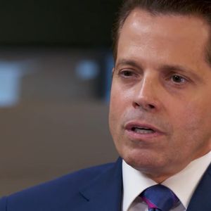 "Total Nonsense": Scaramucci Defends Bitcoin Evangelist Saylor Against Critic