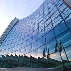 Crypto Ban No Longer Feasible for SEC, Bloomberg's Top Columnist Says