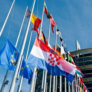 EU Might Launch Digital Euro on Ethereum or Solana