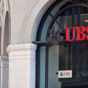 Largest Swiss Bank Loads Up on Strategy (MSTR)