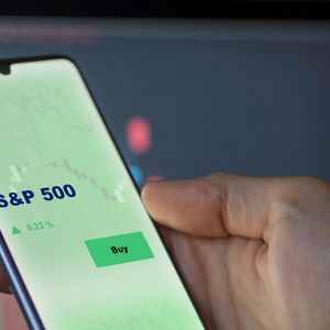 More Risk, Fewer Gains: S&P 500 Leaves Bitcoin in Dust