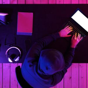 Crypto Influencer Jaypeg Faces Accusations Over Uptober Memecoin Scandal