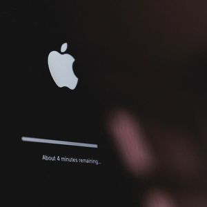 Apple Security Flaw Opens Doors for Cyber Attacks—Crypto Users Beware