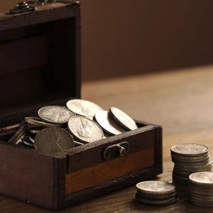 Anatoly Yakovenko Compares Meme Coins and NFTs to Loot Boxes, Faces Backlash