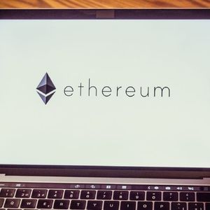 Ehtereum's Vitalik Buterin Supports ETH Holdings, Cautions Against Risky Debt