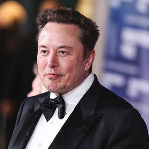 Elon Musk Plans to Sue Apple, Says App Store Favors ChatGPT Over Grok