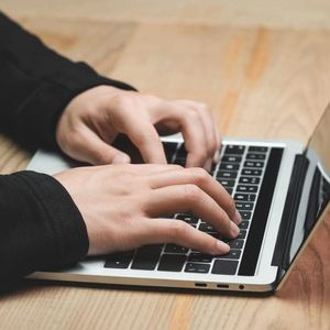 Coinbase Hit by $300,000 Loss From Token Approval Mistake