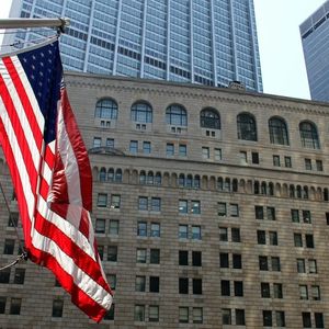 Christopher Waller Urges Banks to Embrace Stablecoins, Not Resist Them