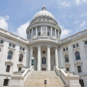 Wisconsin Lawmakers Push Plan to Cut License Barriers for Crypto