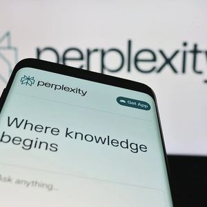 Perplexity Opens Comet Browser to All, Adds Max-Only AI Assistant