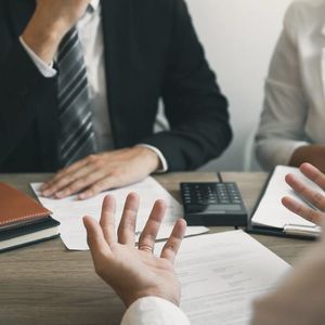 Cryptocurrency Firms Cut Back on Entry-Level Hiring, Dragonfly Capital Finds