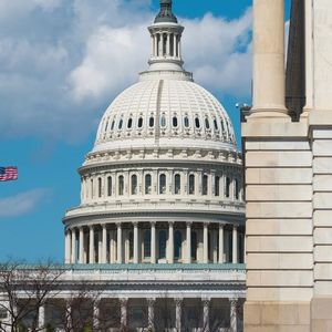 Senator Thom Tillis Warns Crypto Law Faces Countdown Before 2026 Elections