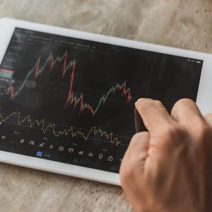 CZ STATUE Meme Coin Plummets After Changpeng Zhao Urges Users Not to Buy