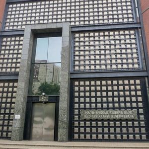 Stablecoins Surge: South African Reserve Bank Warns of Cross-Border Crypto Risks