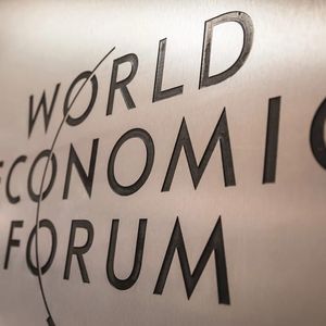 JPMorgan CEO Confronts Coinbase’s Armstrong Over Crypto Bill Claims