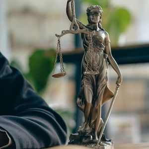 Court Allows $2.9 Billion Coinbase Insider Trading Case to Move Forward