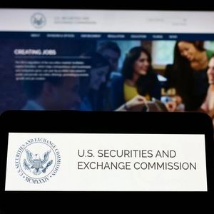 Lawmaker Says SEC Pullback Leaves Crypto Investors at Risk