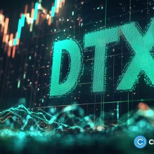 XRP price dumps despite $300b altcoin market cap increase while DTX rallies