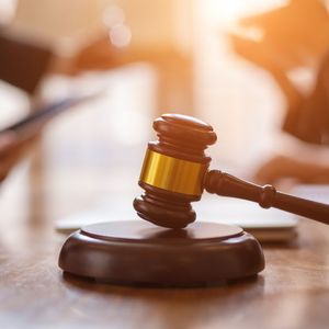 Early EOS Investors Face Big Decision Ahead Of U.S. Class Action