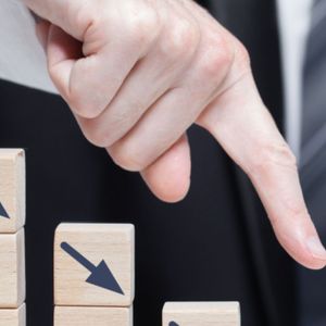 USDR Stablecoin Depegs As Team Scrambles To Provide Solutions