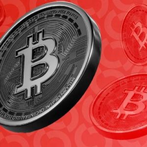 Bitcoin Drops to 2-Month Low Near $71.5K as Strategy Sells 32 BTC, ETFs Bleed $2.97B
