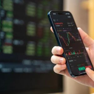 XRP Hits 15-Week Low Near $1.30 as ETFs Add $20.3M Amid $1.67B Crypto Fund Exodus