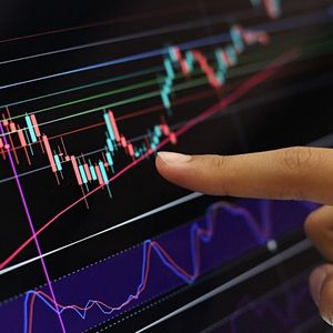 Altcoins Show Volatility Despite Favorable Economic Data