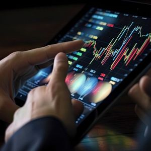 Market Events Pressure Bitcoin and Altcoins as Elections Approach