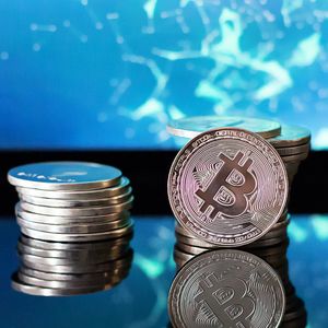 Bitcoin Experiences Significant Price Drop as Long-Term Investors Sell