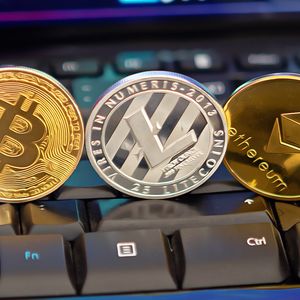 Bitcoin Struggles While XRP and SOL Surge on CME Speculation