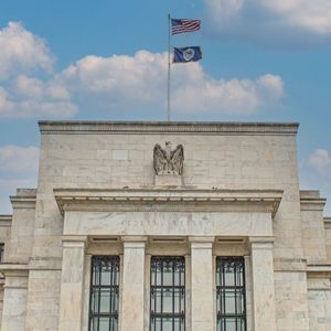 Fed Navigates Economic Challenges Amid Uncertain Trade Policies
