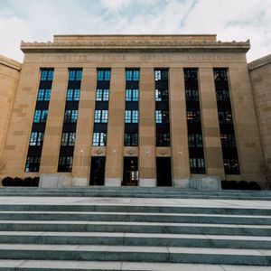 Fed Maintains Interest Rates as Economic Challenges Persist