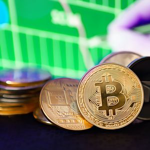Institutional Players Shift Strategies as Bitcoin Faces Resistance