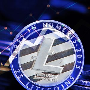 Crypto Market Stirs as Bitcoin Fluctuations Ripple Through Altcoins