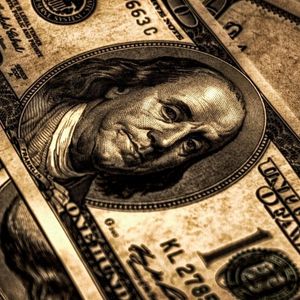 Gold Surges to New Heights While Bitcoin Stagnates