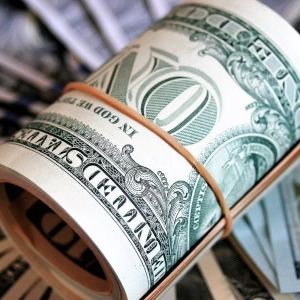 US Economic Data Sparks Reactions in Crypto Markets